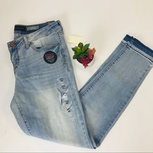 Aeropostale. NWT Raw hem, Ankle leggings